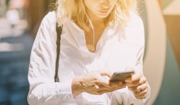 Jak masowo wysłać SMS do wielu osób jednocześnie?